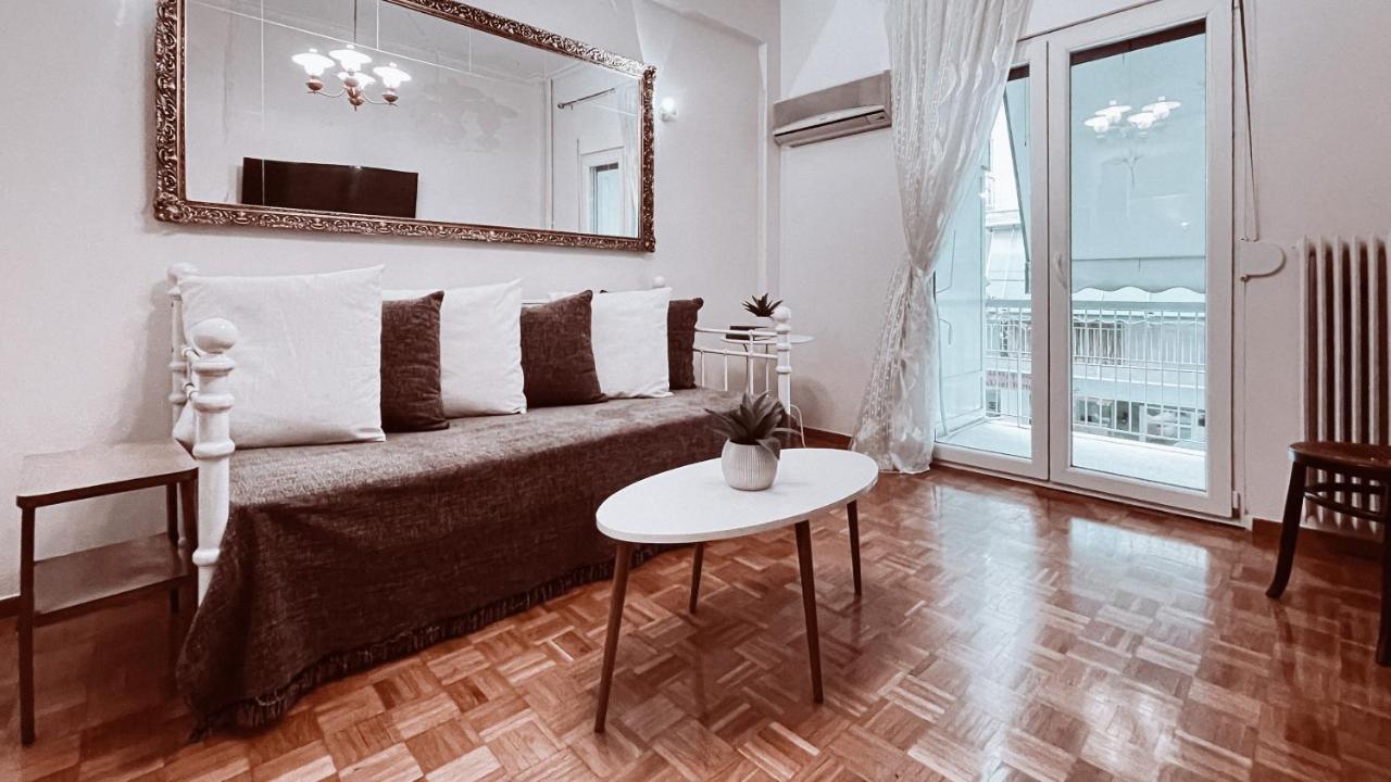 Vintage 2-Bedroom Apt In The Heart Of The City Athena Bagian luar foto