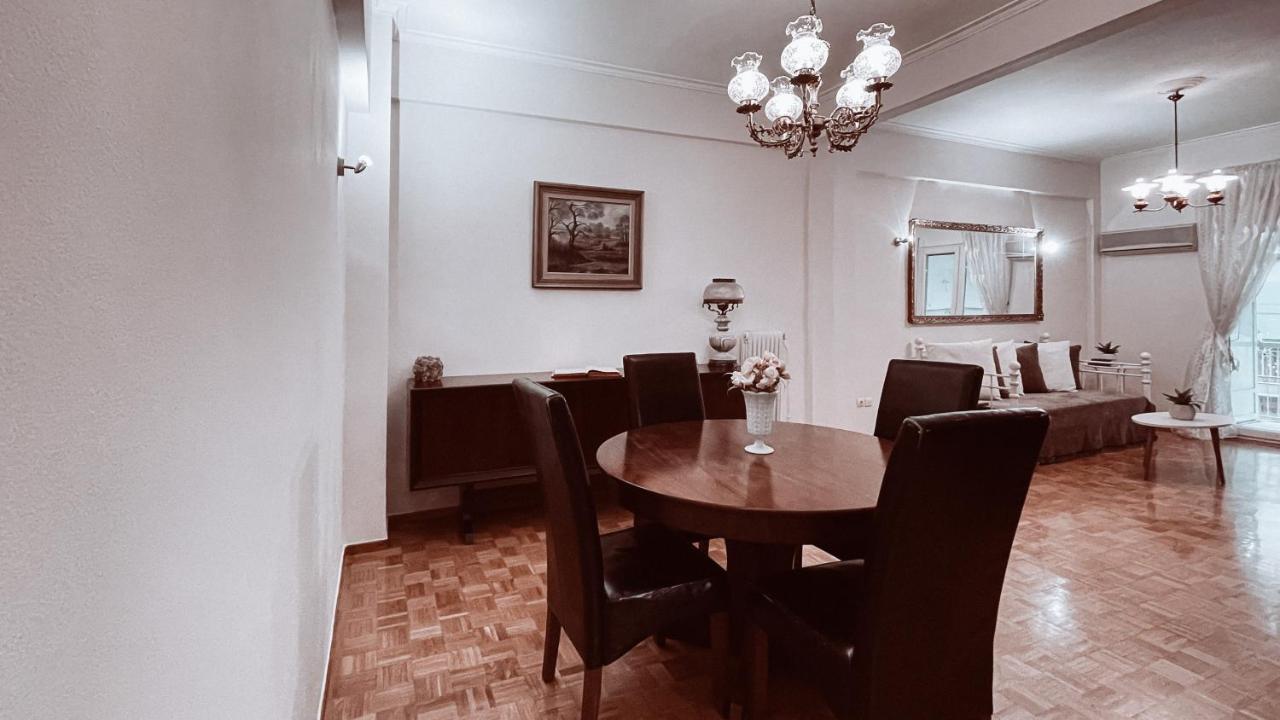 Vintage 2-Bedroom Apt In The Heart Of The City Athena Bagian luar foto